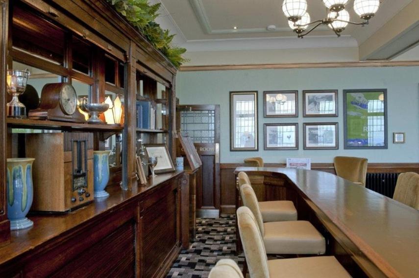 The Greenwood Hotel - Wetherspoon Northolt  Extérieur photo
